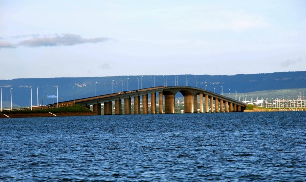 Ponte sobre o lago de Palmas, formado pelo Rio Tocantins