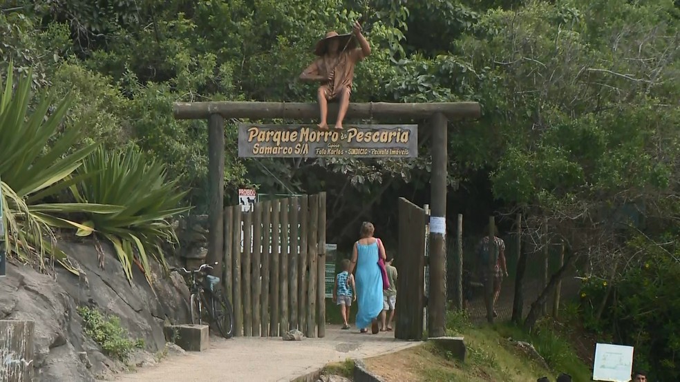 Jovem foi encontrado na Praia do Ermitão, cujo acesso só é permitido por meio da entrada do parque Morro da Pescaria ?- Foto: Reprodução/TV Gazeta