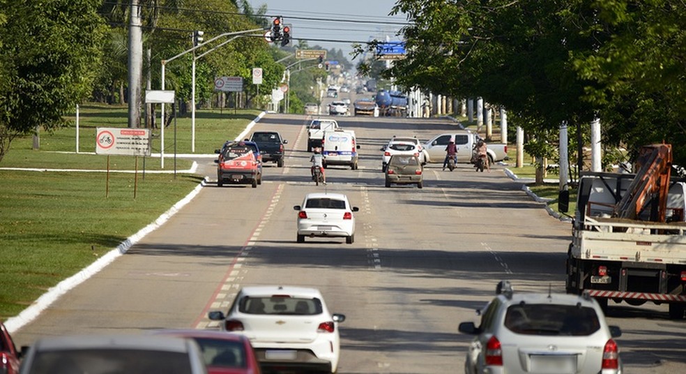 Trânsito em avenida no centro de Palmas, Tocantins - Foto: Lia Mara/Prefeitura de Palmas