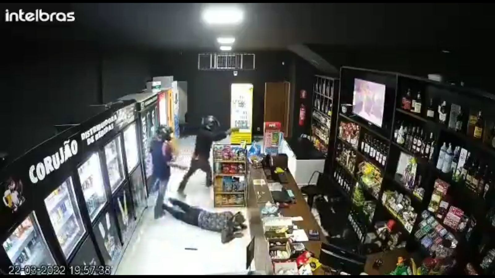 Criminosos armados invadem distribuidora de bebidas e rendem funcionários em Palmas. (Foto: divulgação)
