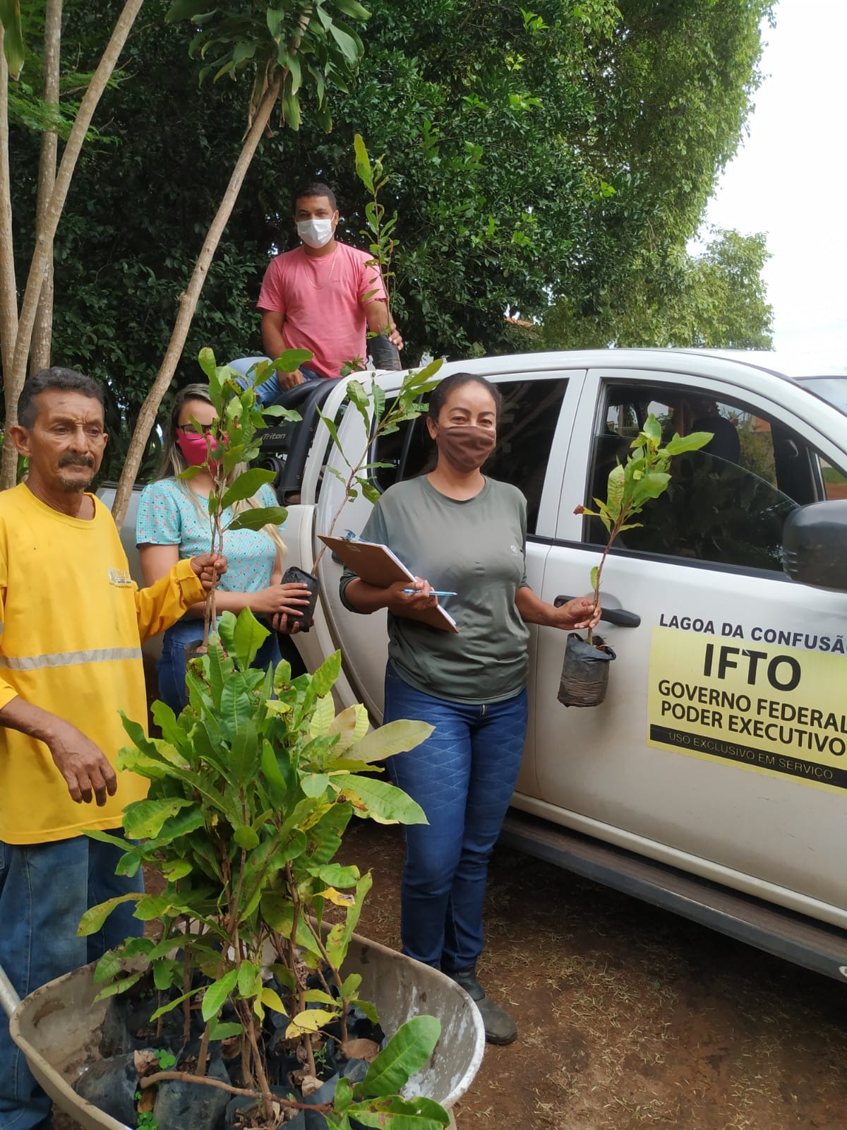 Agência de Gurupi doa mudas frutíferas para curso do IFTO de Lagoa da Confusão. (Foto: divulgação)