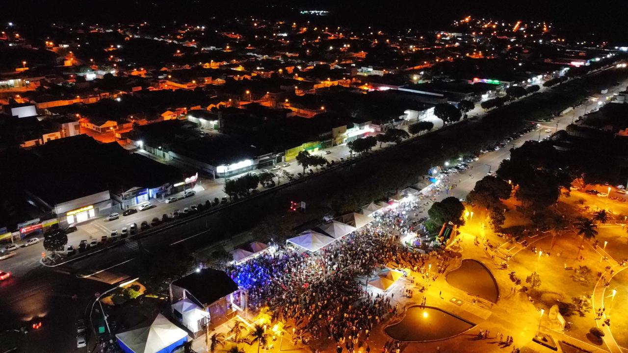 Público estimado em cerca de 5 mil pessoas acompanha 1ª noite de shows dos 52 anos de Guaraí. (Foto: divulgação)