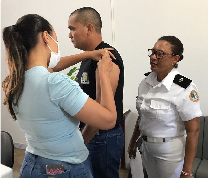 Alunos do curso de formação da PM recebem reforço de vacinação. (Foto: divulgação)
