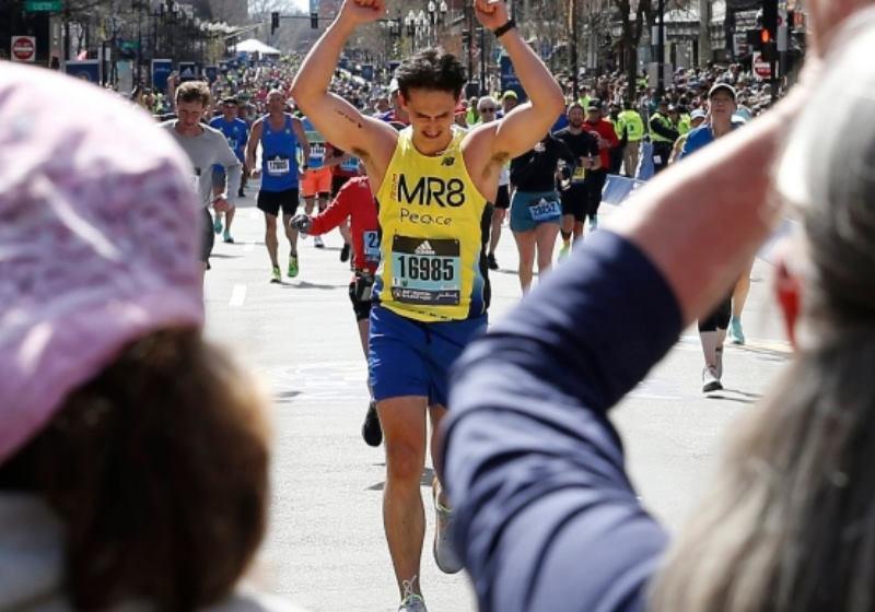 Henry Richard completa a Maratona de Boston em homenagem ao irmão morto em 2013 em outra maratona durante atentado Foto: reprodução Facebook
