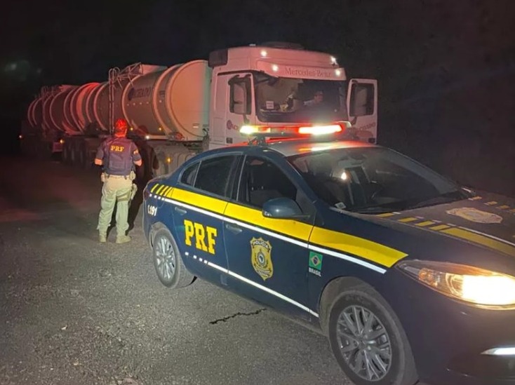 Caminhão foi recuperado pela Polícia Rodoviária Federal - Foto: PRF/Divulgação