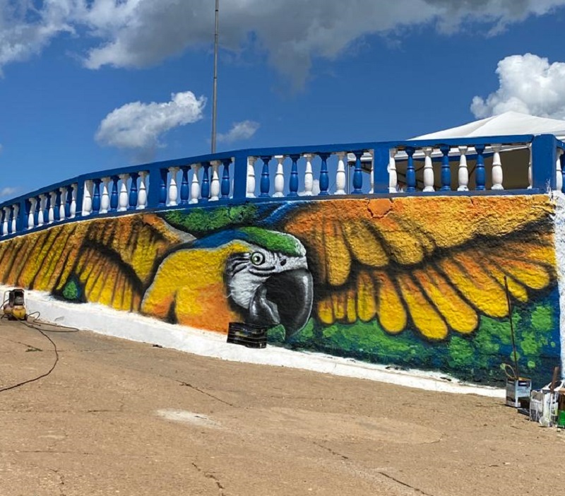 ARAGUATINS: Cais está ganhando pintura especial com temas locais. (Foto: divulgação)