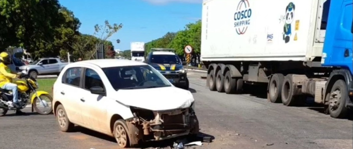 Câmera de segurança registra acidente entre carreta e veículo de passeio em Guaraí; veja vídeo. (Foto: divulgação)