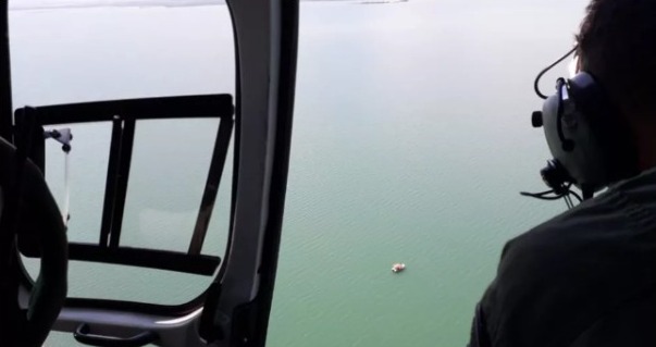 Helicóptero do CIOPAER sobrevoa lago e encontra corpo de pescador desaparecido - Foto: Divulgação