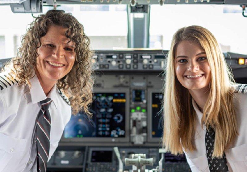 Pela primeira vez, mãe e filha pilotos trabalham no mesmo avião - Foto: Southwest Airlines Co. / Schelly Stone