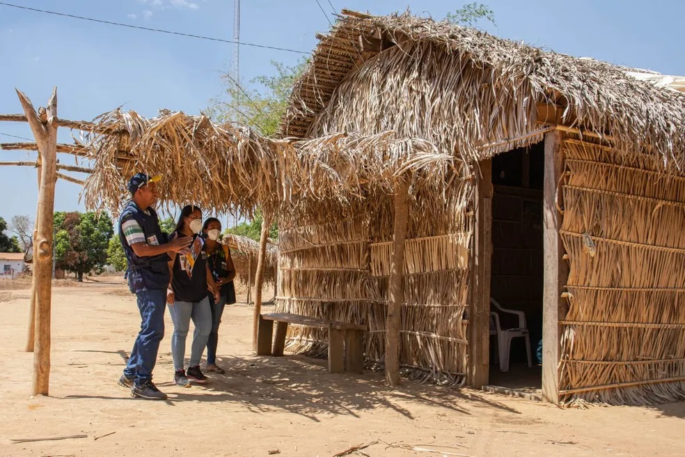 Recenseadores em aldeia indígena de Tocantínia - Foto: Renato Almeida/IBGE Divulgação