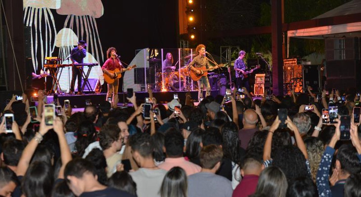 Público cantou velhas e novas canções com Nando Reis. Foto: Lia Mara