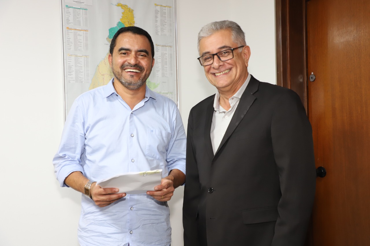 Governador Wanderlei Barbosa e o secretário da Cultura e Turismo durante a assinatura do Plano Estadual de Cultura. Créditos: Ascom Sectur / Governo do Tocantins