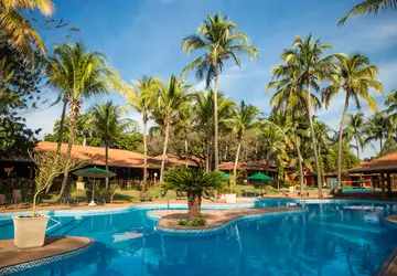 5 hotéis com piscinas incríveis para aproveitar no verão