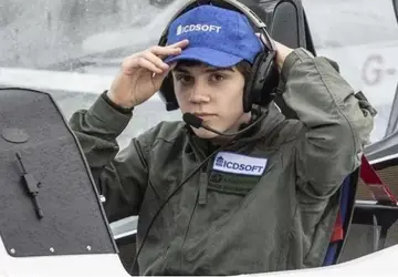 Aos 16 anos, mais jovem aviador da história dará volta ao mundo